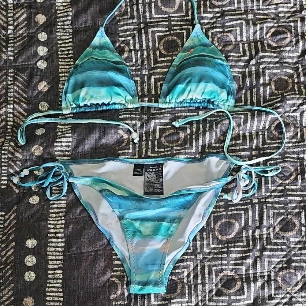 Bench Turquoise Bikini